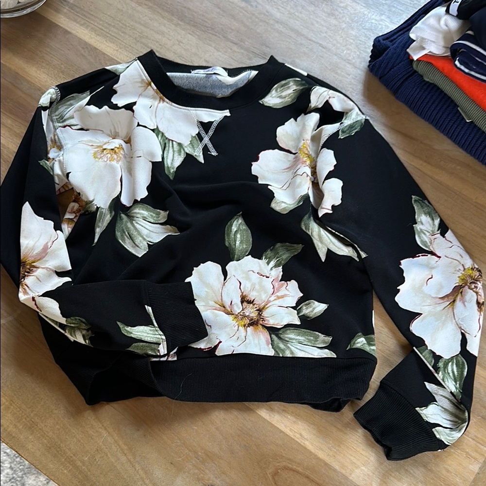 Floral Black Sweatshirt